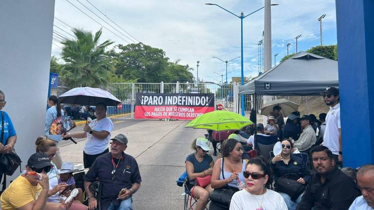 Paro de labores que mantienen trabajadores de la UAS en demanda de recursos al Gobierno de México.