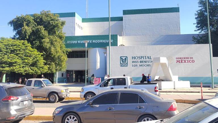 En el Hospital del IMSS en Los Mochis falleció un joven que fue agredido con un machete.