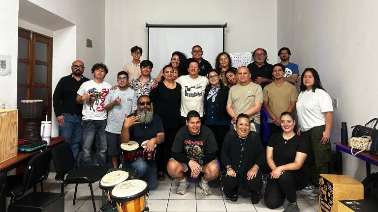 Daniel Borrego con los participantes del taller.