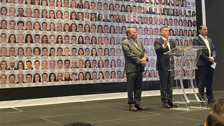 Los dirigentes del PRD, PRI y PAN en conferencia de prensa.