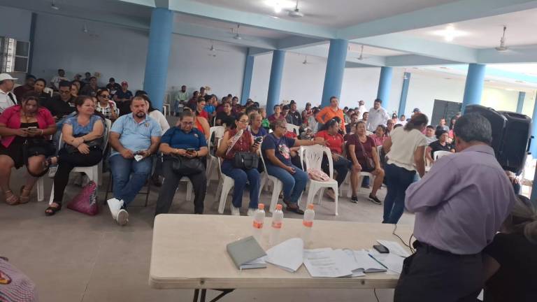 Trabajadores del Sindicato del Ayuntamiento realizaron la asamblea el pasado martes.