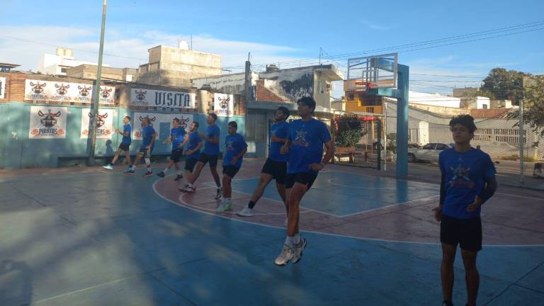 Piratas Basketball realiza sus entrenamientos en la cancha Ángel Flores.