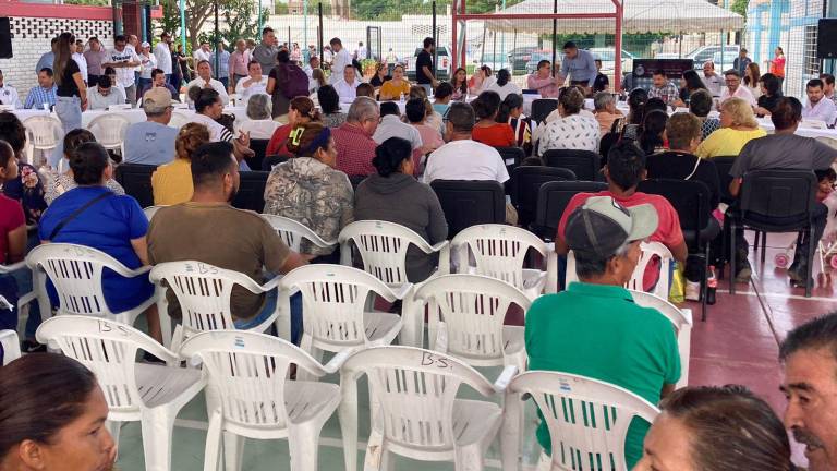 Programa Escuchando a la Gente del Gobierno de Mazatlán celebrado en Villa Unión.