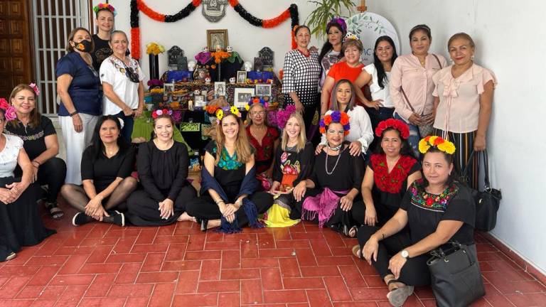 Celebran el Día de Muertos las damas de ANSPAC Mazatlán.