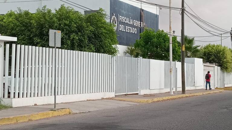 El cuerpo de Alejo Valenzuela fue trasladado al Semefo tras haber sido hallado en una casa del residencial Rincón Alameda.