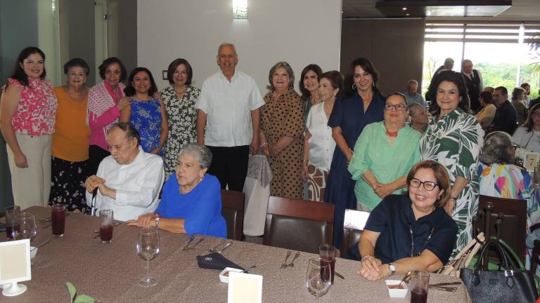 Relizan despedida especial en honor al Padre Juan Ruiz