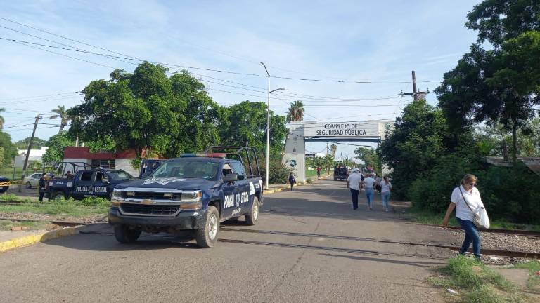 Este lunes el Rector de la UAS, Jesús Madueña Molina, regresó al Complejo de Seguridad Pública, donde se encuentra el Centro de Justicia Penal, para afrontar la audiencia inicial por abuso de autoridad.