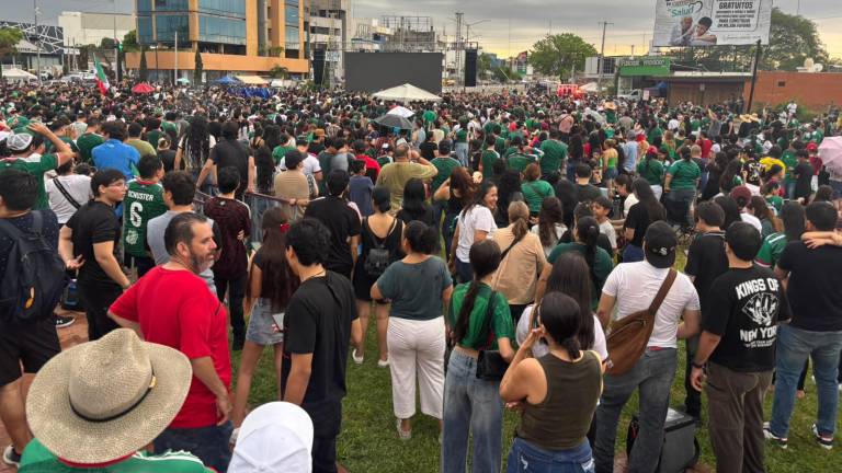 Alrededor de 10 mil personas acudieron para vivir en comunidad el partido entre México e Inglaterra.