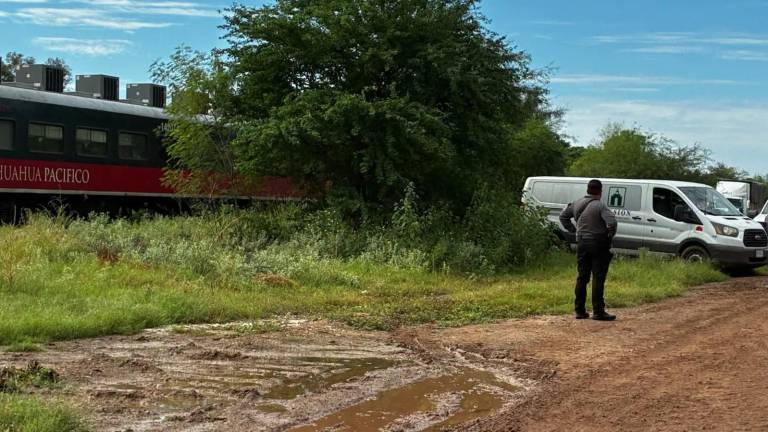 Autoridades acordonaron la zona de las vías férreas en el ejido La Arrocera tras el percance en el que murió un adolescente.