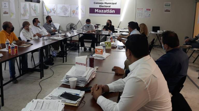 Continúa recuento de votos en Consejo Municipal Electoral en Mazatlán