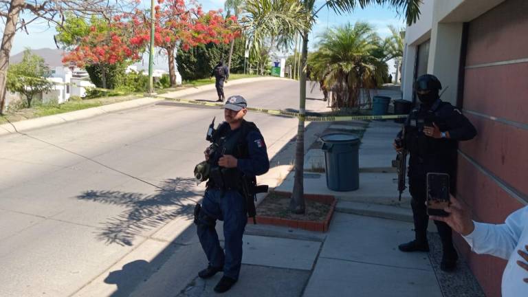 Los policías que acudieron al residencial localizaron el contenedor sobre la Avenida de Las Aves y Águilas.