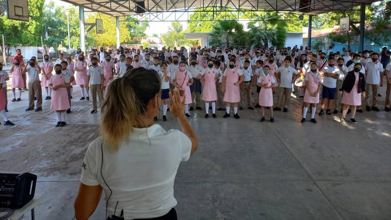 Los alumnos de la Escuela Secundaria Centenario de la Revolución Mexicana Sección 27 fueron “activados” con actividades físicas.