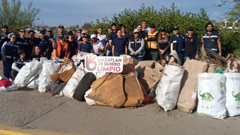 En total se recolectó 76 costales de residuos en el área verde entre avenida Juan Pablo II y colonia 12 de Mayo.