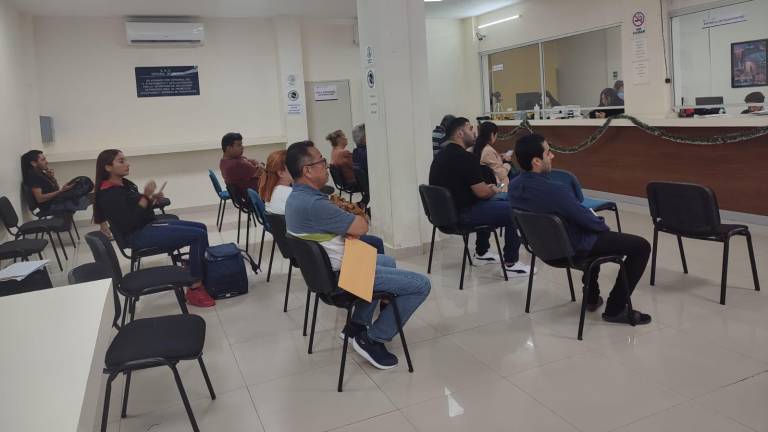 La Oficina Municipal de Enlace de la Secretaría de Relaciones Exteriores en Mazatlán presenta poca afluencia de personas.