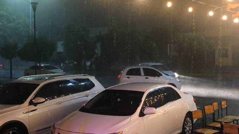 Llueve en Culiacán y se registran apagones en diferentes sectores