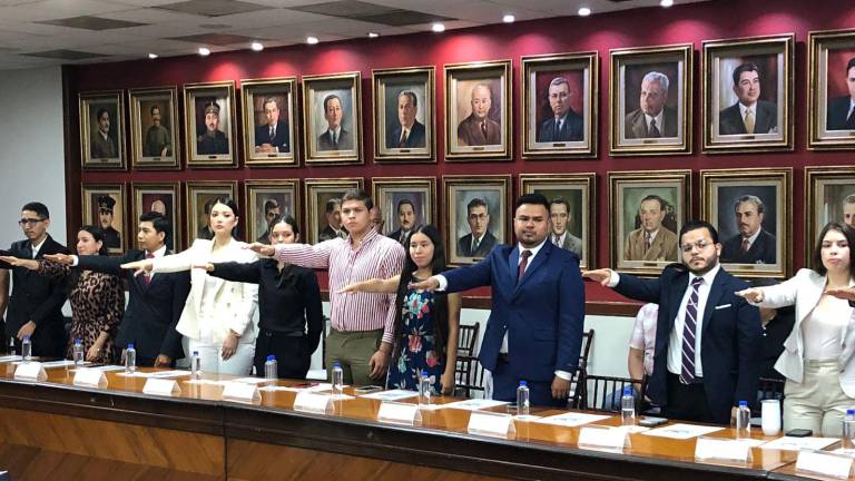 Los jóvenes que rindieron protesta conformaran el Consejo Ciudadano de Seguimiento de Políticas Públicas del ISJU.