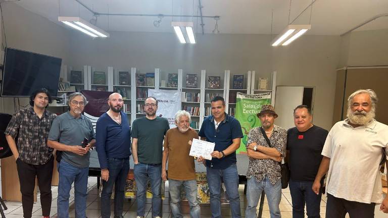 Luis González presentó su cuento en la Sala de Formación Lectora.