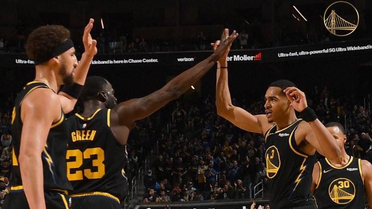 Golden State superó con claridad a Denver.