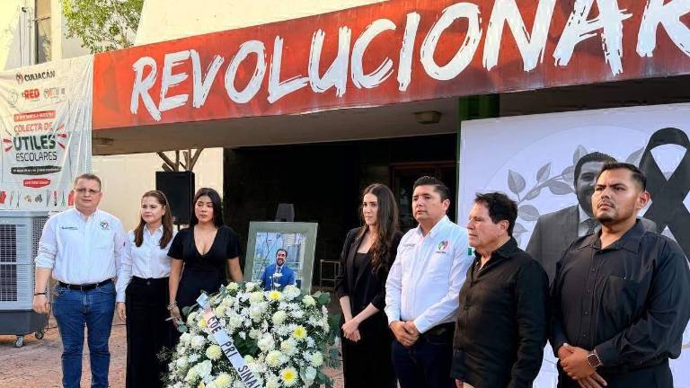 Guillermo Torres López, quien fuera presidente de la Red Jóvenes x México en el estado, recibió un homenaje de parte de sus compañeros de partido.