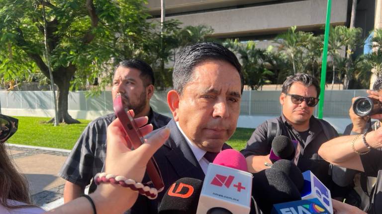 El delegado de la FGR en Sinaloa, Efraín Gastélum Padilla, habla sobre los detenidos tras bloqueos en el sur de la entidad.