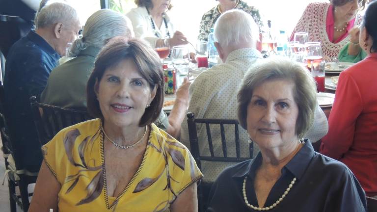 Relizan despedida especial en honor al Padre Juan Ruiz