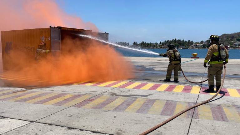 Elementos de la Secretaría de Marina y diversas dependencias participaron en un Ejercicio de Protección Marítima y Portuaria Nivel III en el recinto portuario de Mazatlán.