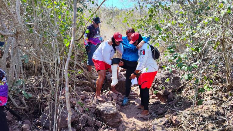 Escuadrón de Salvamento Acuático rescata a mujer lesionada en Isla de Venados