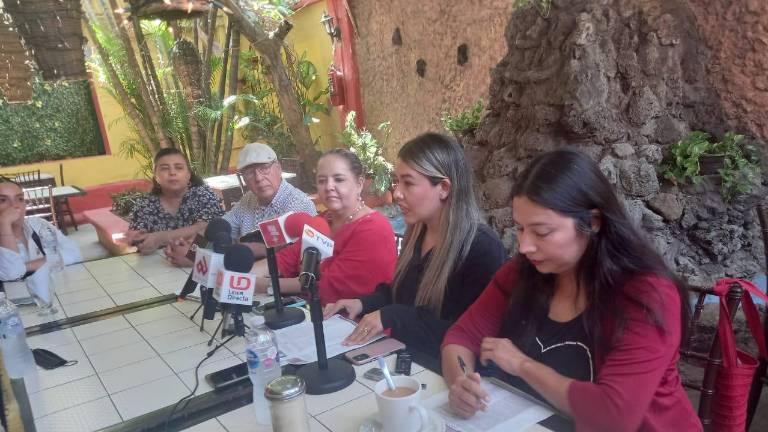 Las mujeres periodistas en la conferencia de prensa.
