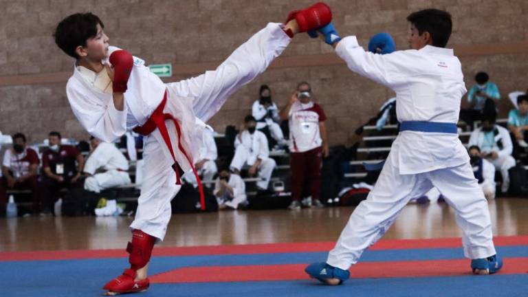 El karate se celebró en las instalaciones del Gimnasio María del Rosario Espinoza.