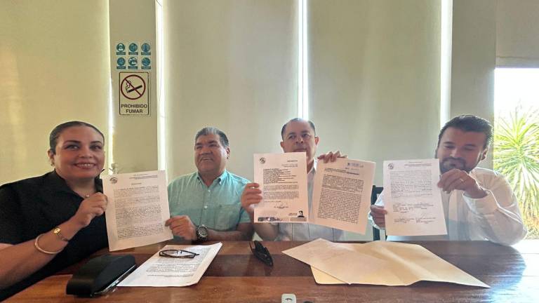 Abogados de Sinaloa reportan que el Senado de la República admitió la solicitud que presentaron para desaparecer los poderes en la entidad.