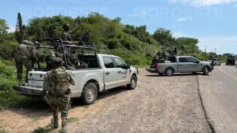 Corporaciones militares durante el operativo de seguridad del miércoles en comunidades del sur de Mazatlán.