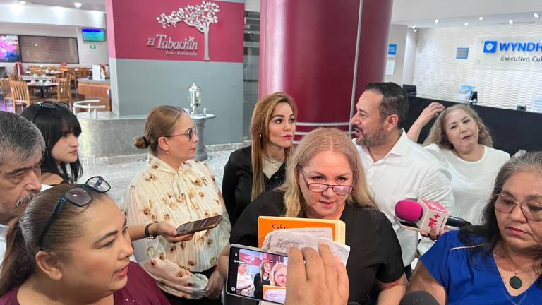 Ciudadanas afectadas por los cobros excesivos de la CFE anuncian la liberación de casetas ante la falta de respuestas.