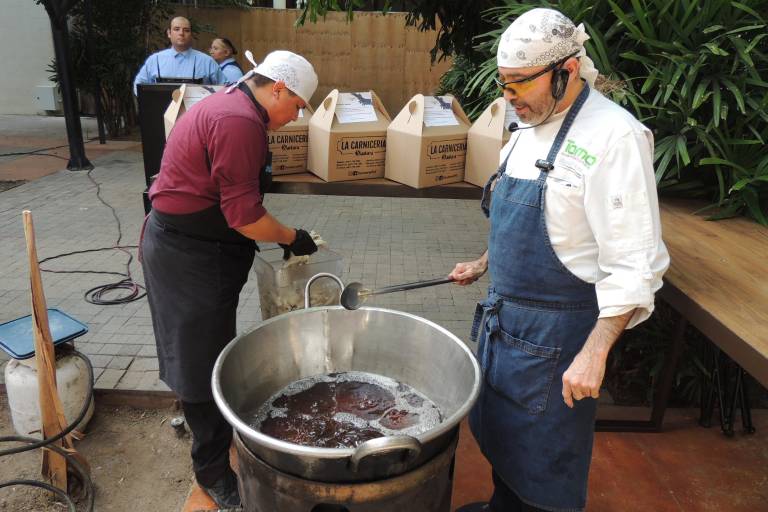 Con taller de asado, celebra Gourmet Cimaco a los papás en su día