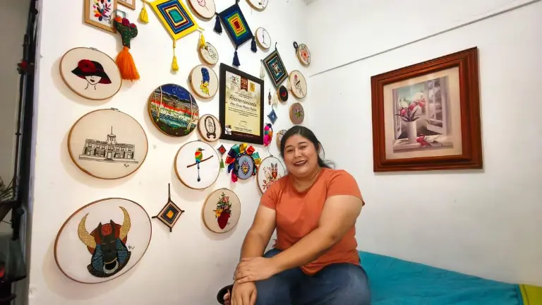 Ana Karen también se dedica a la docencia.