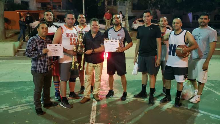 Premian a lo mejor del Torneo de Basquetbol de la Categoría Libre