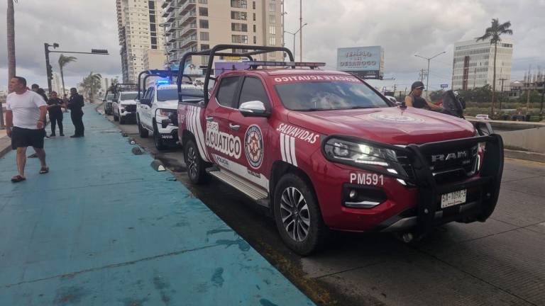 El cuerpo del joven que había desaparecido en el mar de Mazatlán fue arrojado a la playa por el oleaje.