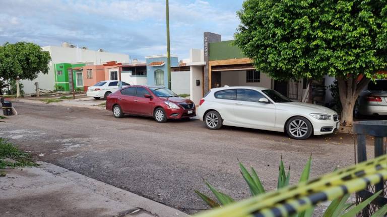 Las dos personas fueron agredidas en la cochera de un domicilio de Valle Alto.