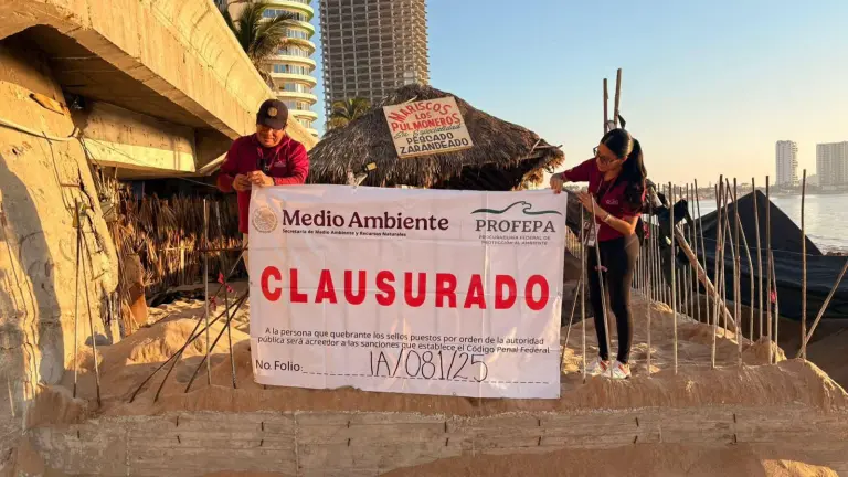 Marco Moreno aseguró las dos obras en playas de Sinaloa por no estar autorizadas en zona federal y no contar con el debido estudio de Impacto Ambiental.