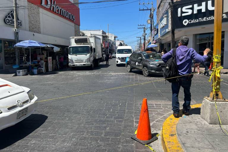 Cierre vial en tramo de avenida Aquiles Serdán, en Mazatlán, causa confusión en usuarios y camioneros