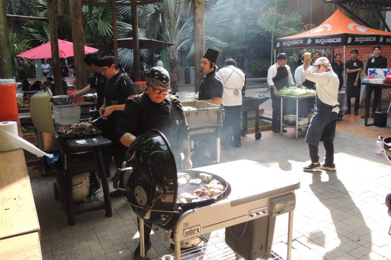 Con taller de asado, celebra Gourmet Cimaco a los papás en su día