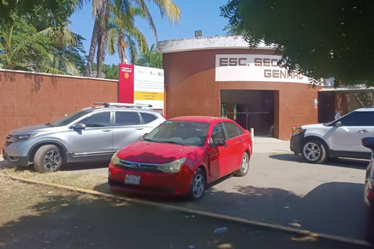 Solicita directora de la Secundaria ‘Genaro Estrada’ apoyo de Gobierno para mejoras en la institución