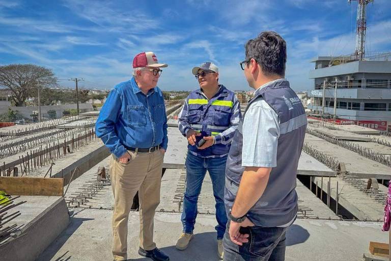 Realiza Rocha visita sorpresa a Mazatlán; recorre de nuevo el puente de la Colosio y el mercado Pino Suárez