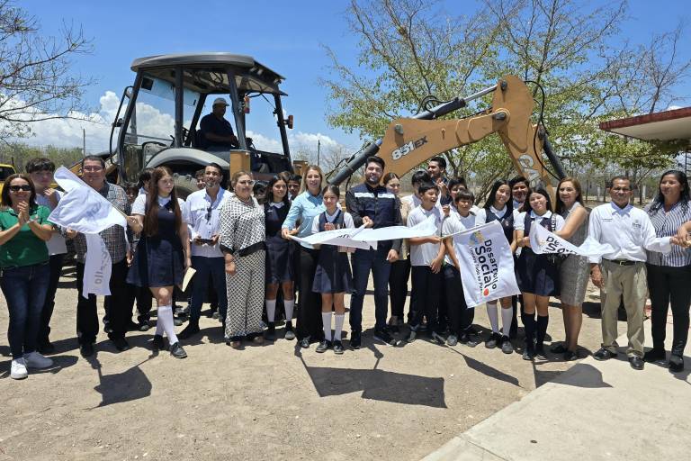 Llevan obras de infraestructura educativa a Boscoso y Tanques, en Elota