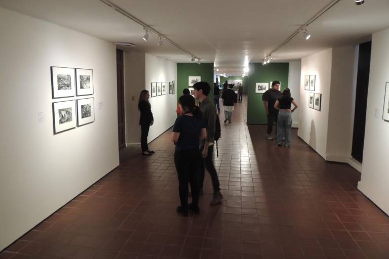 Admiran la trayectoria de Pedro Valtierra, con su exposición ‘Volver a la tierra del Quetzal’