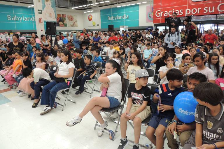 Recompensa Casa Ley a los niños y niñas más sobresalientes