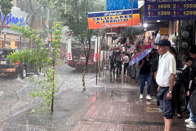 Intensa lluvia cae sobre Culiacán; PC llama a extremar precauciones