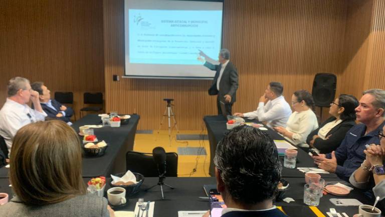 Reunión del Comité de Participación Ciudadana con integrantes de la Intercamaral de Mazatlán.