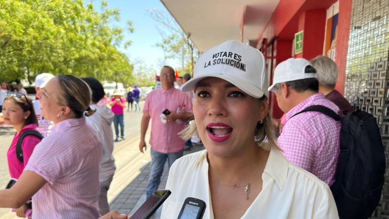 La candidata Érika Sánchez Martínez habló sobre la marcha por la democracia en Culiacán.