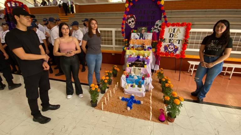 La festividad del 2 de noviembre fue conmemorada en la Universidad de la Policía del Estado de Sinaloa con un concurso de altares.