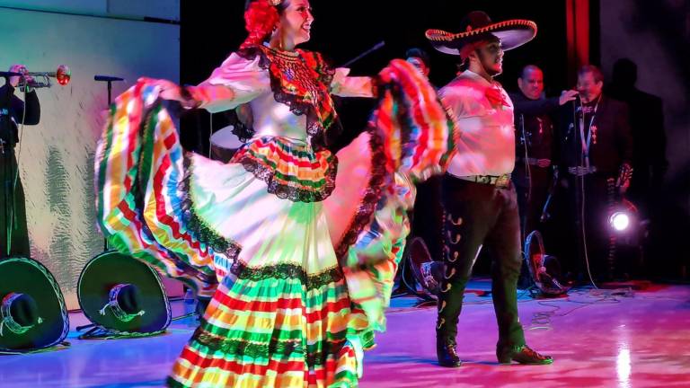 Vive comunidad universitaria una velada de color y tradición mexicana